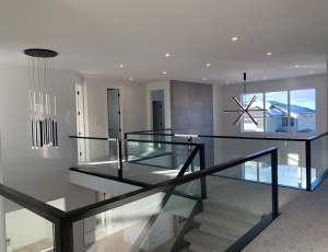 gallery-upper-hallway-CJrYZBf6